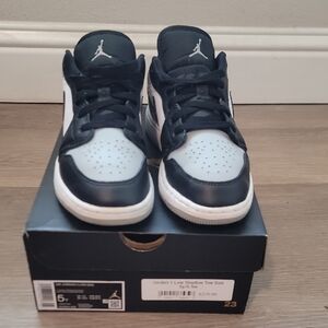 Nike Air Jordan 1 Low Light Grey Shadow toe GS  Size 5Y/6.5W